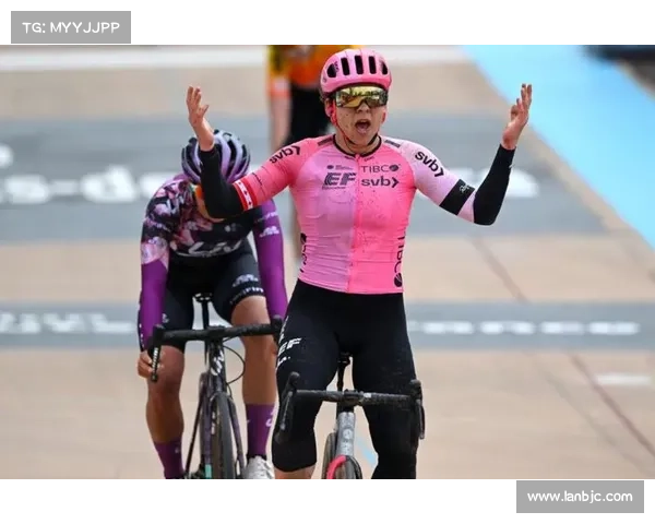 女子冲刺赛精彩瞬间集锦展示激烈竞争与巅峰对决的瞬间